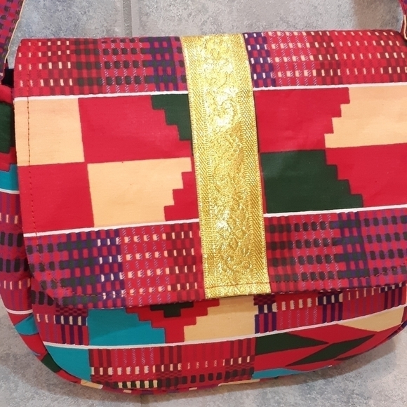 WOMEN purse made in Burundi - Picture 4 of 9